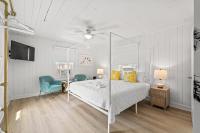 Ein Bett oder Betten in einem Zimmer der Unterkunft Cozy Beachside Bungalow Studio Ideal for Couples