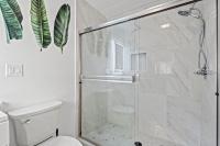 Ein Badezimmer in der Unterkunft Cozy Beachside Bungalow Studio Ideal for Couples
