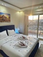 Postel nebo postele na pokoji v ubytování Pyramids Haven Hotel
