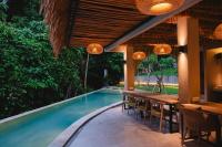 Greenforest Anahata Villa Resortの敷地内または近くにあるプール