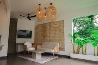 Greenforest Anahata Villa Resortにあるテレビまたはエンターテインメントセンター