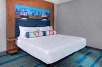 Aloft Raleigh Durham Airport Brier Creekにあるベッド