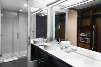 Aloft Raleigh Durham Airport Brier Creekにあるバスルーム