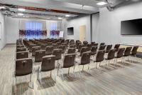 Aloft Raleigh Durham Airport Brier Creekにあるビジネスエリアまたは会議室