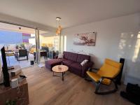 Posedenie v ubytovaní Sunshine Deluxe 79m2 apartment with pool, 50 m2 garden lounge and outdoor space