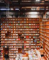 Un supermarket sau alte magazine de la sau din apropiere de acest apartament