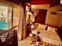 Posezení v ubytování Airport Rooftop Club Luxurious Rooms and Studios