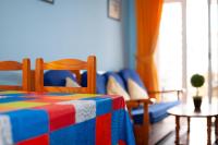 Posteľ alebo postele v izbe v ubytovaní Apartment near the beach with a huge terrace patio, wifi and parking