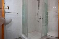 Kúpeľňa v ubytovaní Apartment near the beach with a huge terrace patio, wifi and parking