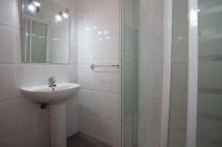 Kúpeľňa v ubytovaní Apartment near the beach with a huge terrace patio, wifi and parking