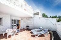 Balkón alebo terasa v ubytovaní Apartment near the beach with a huge terrace patio, wifi and parking
