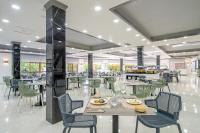 A restaurant or other place to eat at Hotel Benidorm East by Pierre & Vacances