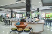 A restaurant or other place to eat at Hotel Benidorm East by Pierre & Vacances