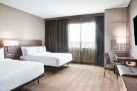 AC Hotel by Marriott Miami Airport West/Doralにあるベッド