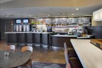 Lounge nebo bar v ubytování Courtyard by Marriott Providence Warwick