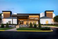 una vista de un edificio con un mercado de patio en Courtyard by Marriott Silver Spring North&#47;White Oak, en Silver Spring