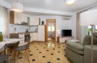 Kuchyňa alebo kuchynka v ubytovaní Apartment Njivice 5295b