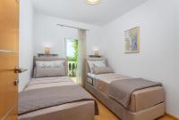 Posteľ alebo postele v izbe v ubytovaní Apartment Njivice 5295b