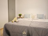 A bed or beds in a room at Cozy apartment in downtown area