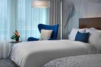 Renaissance Edmonton Airport Hotelにあるベッド