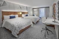 Renaissance Edmonton Airport Hotelにあるベッド