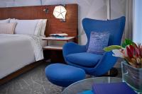 Renaissance Edmonton Airport Hotelにあるベッド