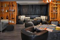 Renaissance Edmonton Airport Hotelにあるシーティングエリア