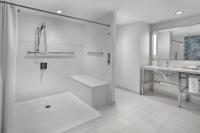 Renaissance Edmonton Airport Hotelにあるバスルーム