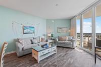Ein Sitzbereich in der Unterkunft 5 Star Resort 11th Fl Stunning Sunrise 2BR 2BA King Suite,Pools ,Shuttle or Walk to Beach