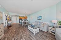 Ein Sitzbereich in der Unterkunft 5 Star Resort 11th Fl Stunning Sunrise 2BR 2BA King Suite,Pools ,Shuttle or Walk to Beach