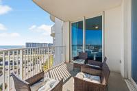 Ein Balkon oder eine Terrasse in der Unterkunft 5 Star Resort 11th Fl Stunning Sunrise 2BR 2BA King Suite,Pools ,Shuttle or Walk to Beach