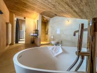 A bathroom at alpen select lodge Kleinwalsertal