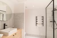 CENTRAL Hôtel Bordeaux Centreにあるバスルーム