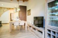 TV a/nebo společenská místnost v ubytování Ganganell Centre Apartamento con Patio