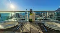 Nápoje v ubytování Skyline Floor 28 Sea Views