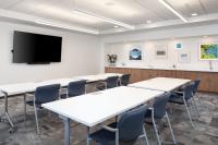 Element Minneapolis Downtown North Loopにあるテレビまたはエンターテインメントセンター