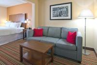 Four Points by Sheraton Nashville Airportにあるベッド
