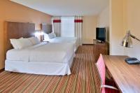 Four Points by Sheraton Nashville Airportにあるテレビまたはエンターテインメントセンター