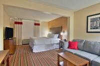 Four Points by Sheraton Nashville Airportにあるベッド