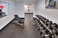 Four Points by Sheraton Nashville Airportにあるフィットネスセンターまたはフィットネス設備