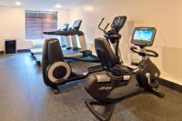 Four Points by Sheraton Nashville Airportにあるフィットネスセンターまたはフィットネス設備