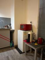 Kuchnia lub aneks kuchenny w obiekcie Logement type studio 1 piece proche zénith