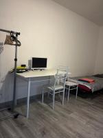 Telewizja i/lub zestaw kina domowego w obiekcie Logement type studio 1 piece proche zénith