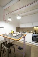 A kitchen or kitchenette at Cassari UpArtments