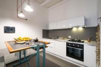 A kitchen or kitchenette at Cassari UpArtments