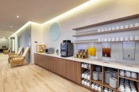 Residence Inn by Marriott Cancun Hotel Zoneにあるコーヒーまたはお茶