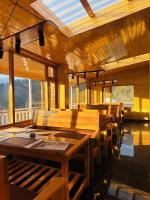 Restoran või mõni muu söögikoht majutusasutuses Shaurya Hotel Sethan