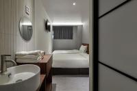 Eight Rest Hostel Jong-roにあるベッド