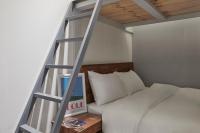 Eight Rest Hostel Jong-roにあるベッド
