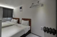 Eight Rest Hostel Jong-roにあるベッド